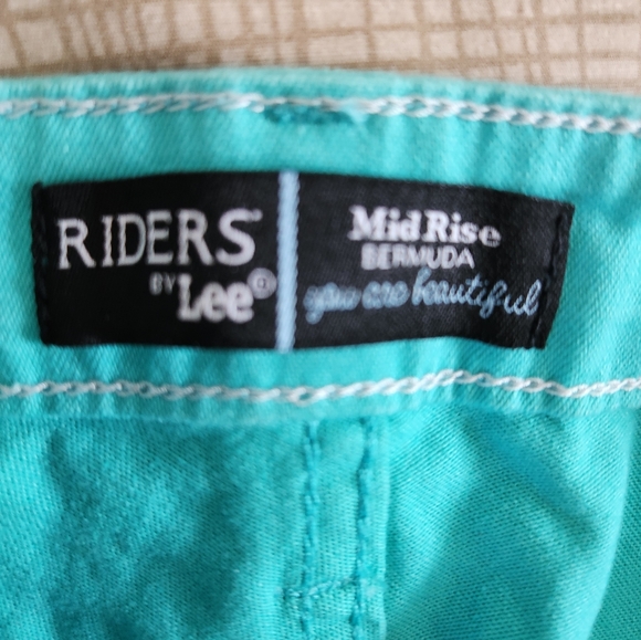 Women's Bermuda shorts by Lee. - Picture 3 of 4